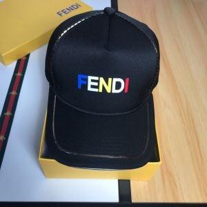 フェンディ 帽子 コピー FENDI 春夏にぴったりした大人気なコレクション 日常 ロゴ入り ブラック ホワイト 最低価格