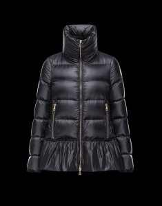 日本で完売続出中の人気MONCLER モンクレールアネ 　撥...