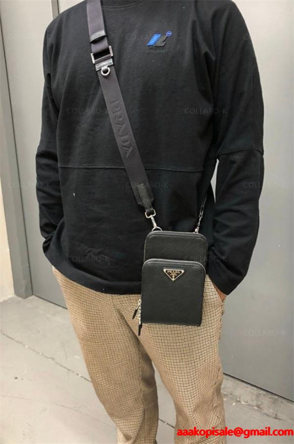 普段使いにも最適なアイテム プラダ PRADA レザー スマートフォン