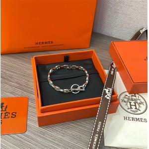 エルメス HERMES ブレスレット 着こなしの幅が広がる 真冬には大注目ブランド コピー 激安(日本最大級)