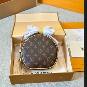 秋冬におすすめ着こなし 冬のおしゃれをレベルアップ ルイ ヴィトン LOUIS VUITTON 斜め掛けバッグ__ブランド コピー 激安(日本最大級)