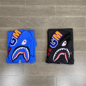 アベイシングエイプ コピー シャークジャケット 高品質 カモフラージュプリント シャークフード 派手な刺繍 多シーズン対応  ABATHING APE