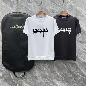PRADAプラダ Tシャツ コピー  日々のスタイリングの幅...