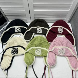 ロエベ スーパーコピー アナグラム ロゴ デザイン ボリューム ニット イヤーフラップ ウール ブレンド ニット帽 LOEWE