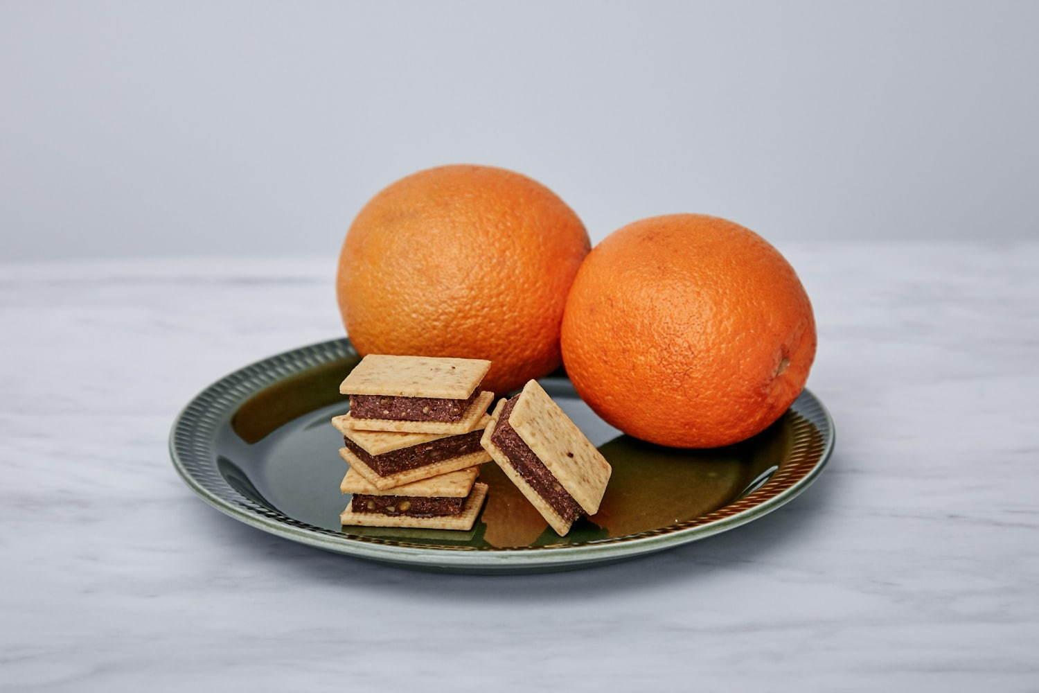 チョコ専門店ミニマル“爽やかオレンジ”のチョコサンドクッキー＆贅沢2層の生ガトーショコラ コピー