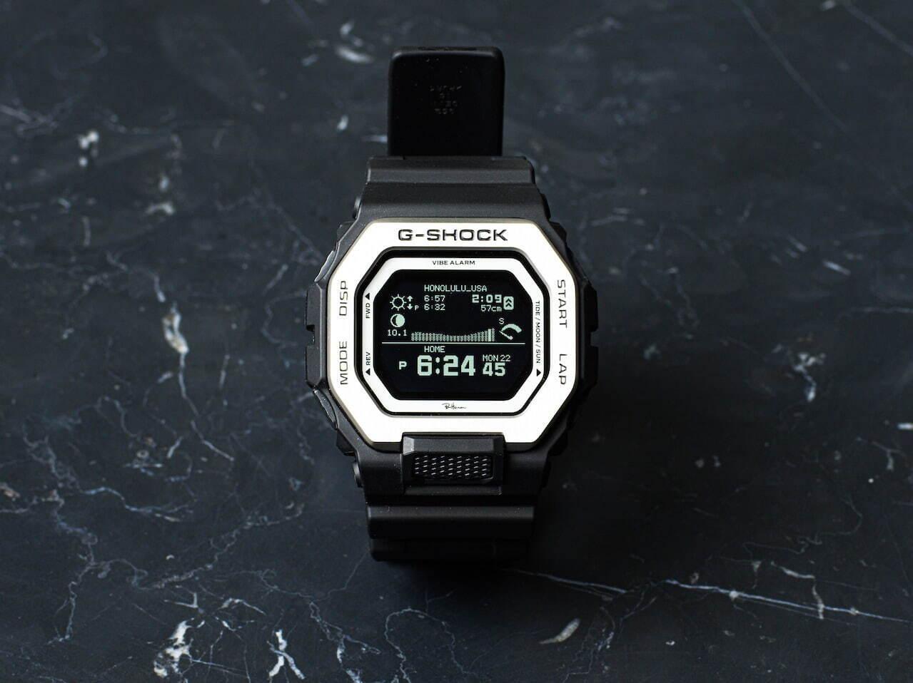 ロンハーマンからG-SHOCK「GBX-100」初の別注モデル、ブラック＆ホワイトでミニマルに コピー